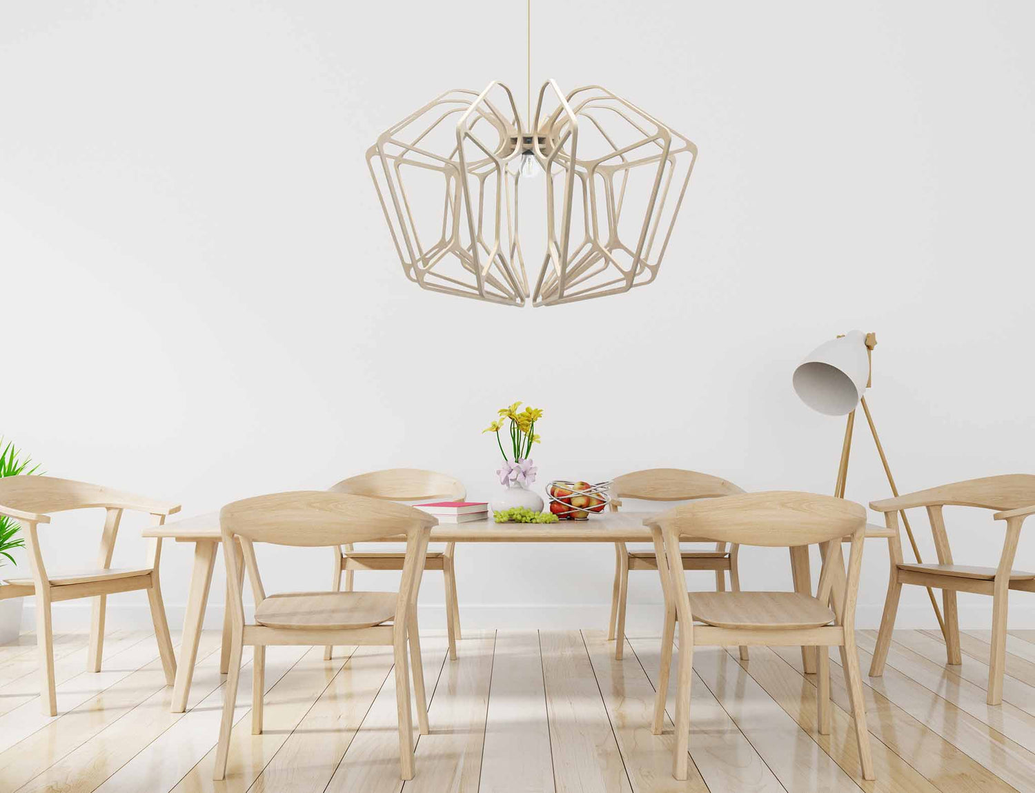Grote houten hanglamp boven eettafel. Hanglampen van RIF te koop bij Liever Duurzaam.