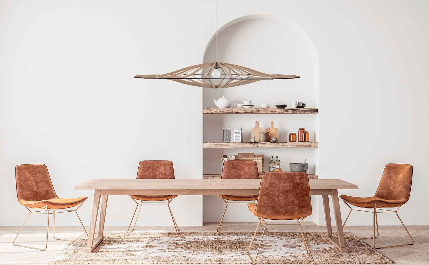 Grote houten hanglamp boven eettafel