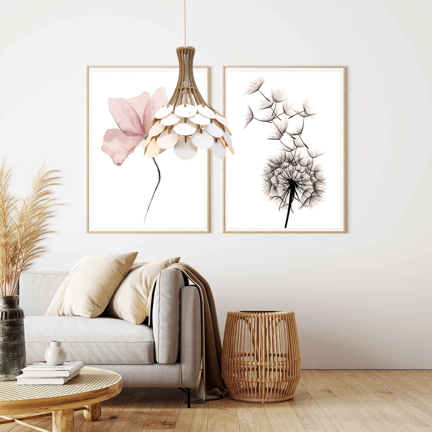 Mooie houten hanglamp met papieren bladeren boven zithoek.
