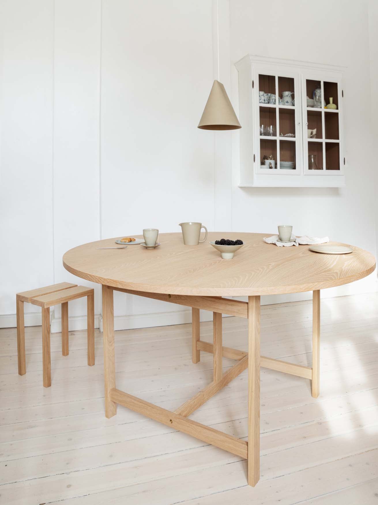 Moebe-Ronde eettafel met H-vormig onderstel - eiken - D 140 cm-Tafel-Liever Duurzaam