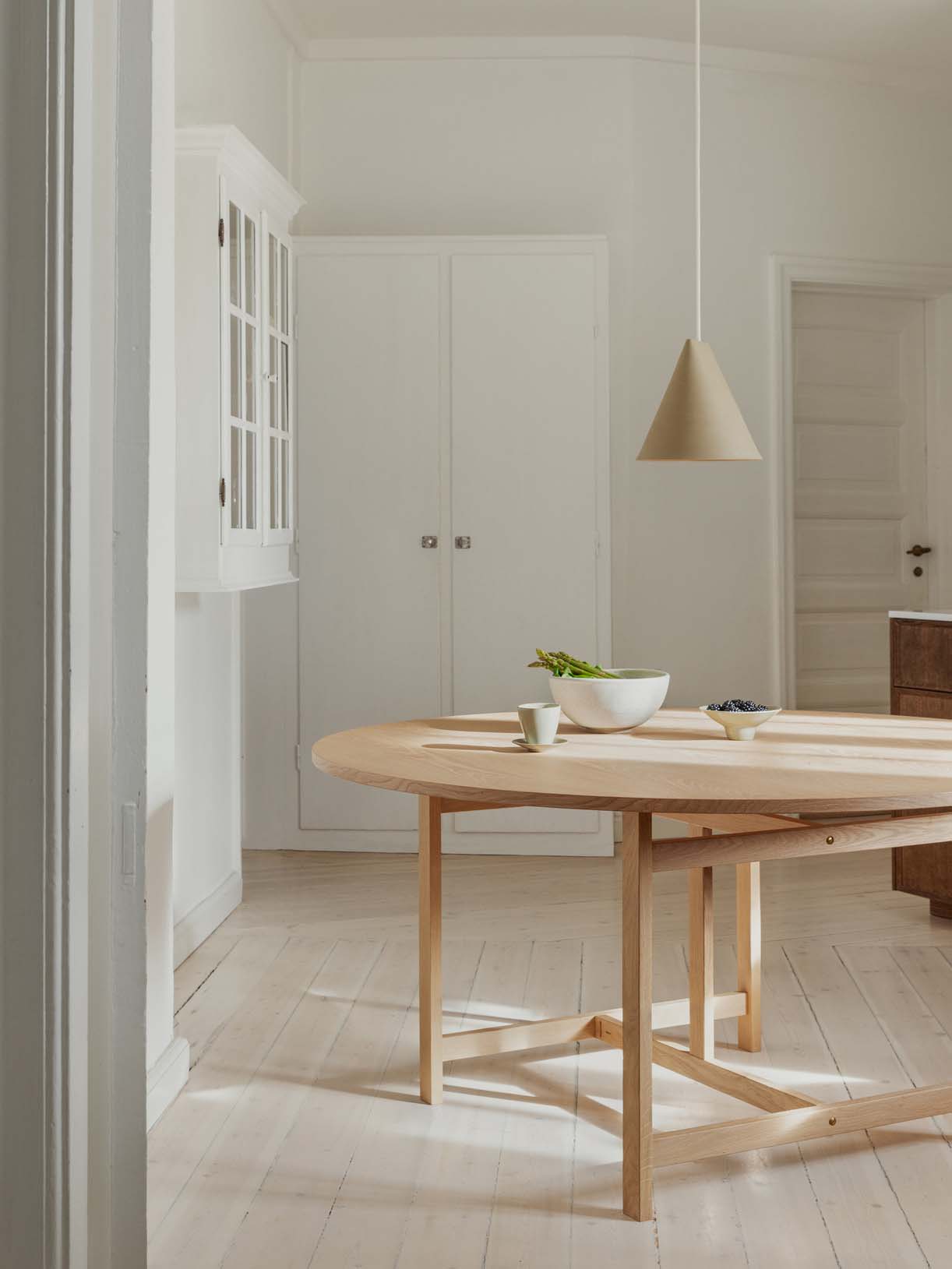 Moebe-Ronde eettafel met H-vormig onderstel - eiken - D 140 cm-Tafel-Liever Duurzaam