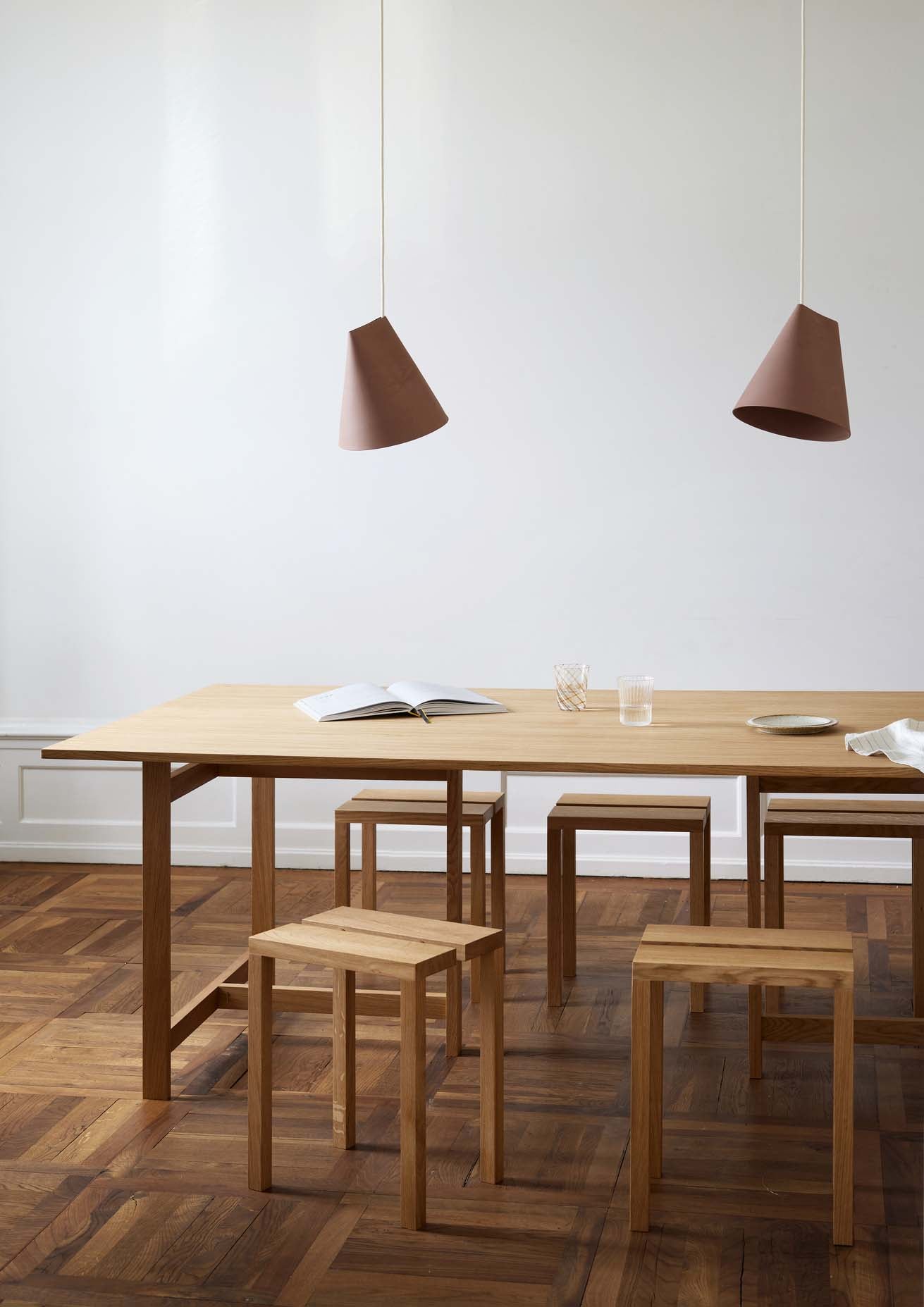 Moebe-Eettafel met T-vormig onderstel - eiken-Tafel-Liever Duurzaam