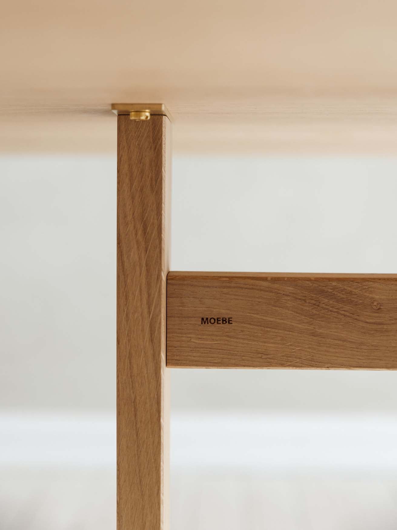 Moebe-Eettafel met T-vormig onderstel - eiken-Tafel-Liever Duurzaam